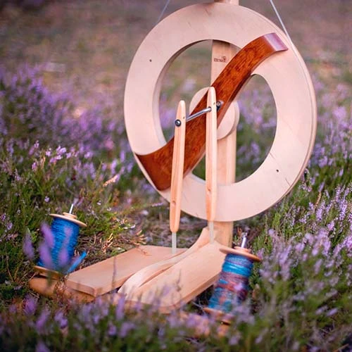 Kromski Fantasia Spinning Wheel - Clear With Walnut Accent(Kromski Fantasia Spinning Wheel Clear With Walnut Accent) 2 Kromski Fantasia Spinning Wheel - Clear With Walnut Accent(Kromski Fantasia Spinning Wheel Clear With Walnut Accent) - Image 2